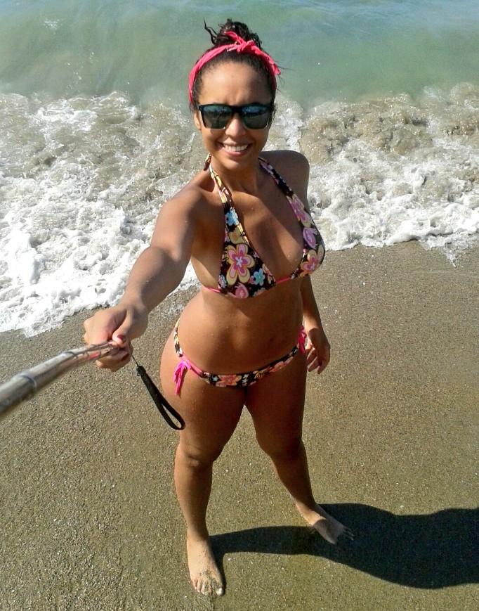whitneyvivi's tweet photo. Hecha pa' allá todo lo malo, un poco de agua de mar para renovar Las buenas vibras 😎 http://t.co/wWcWurC6Kz
