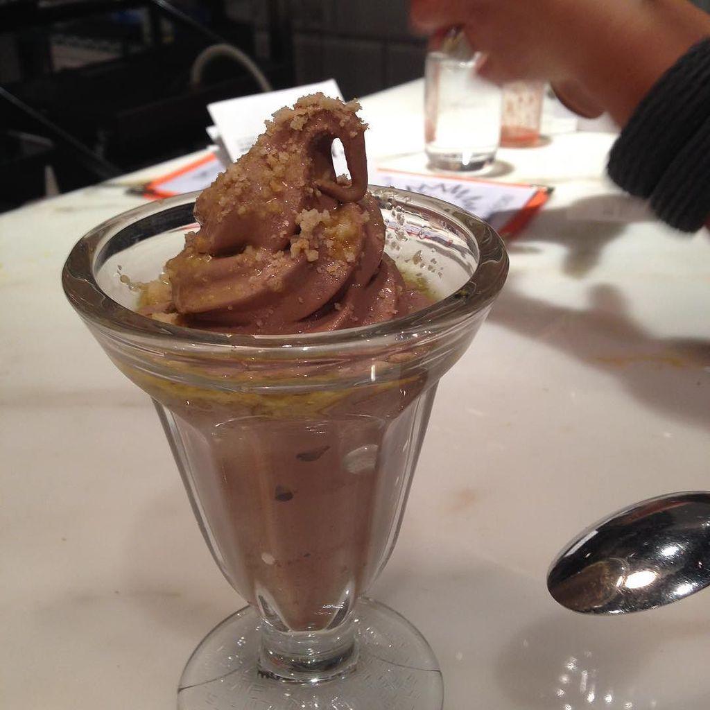 BrenPladsen's tweet image. Chocolat con sel SOFT SERVE. #SMART #THISCHEF (note @kjpladsen waiting for me to hurry up) ift.tt/1FsYVc5