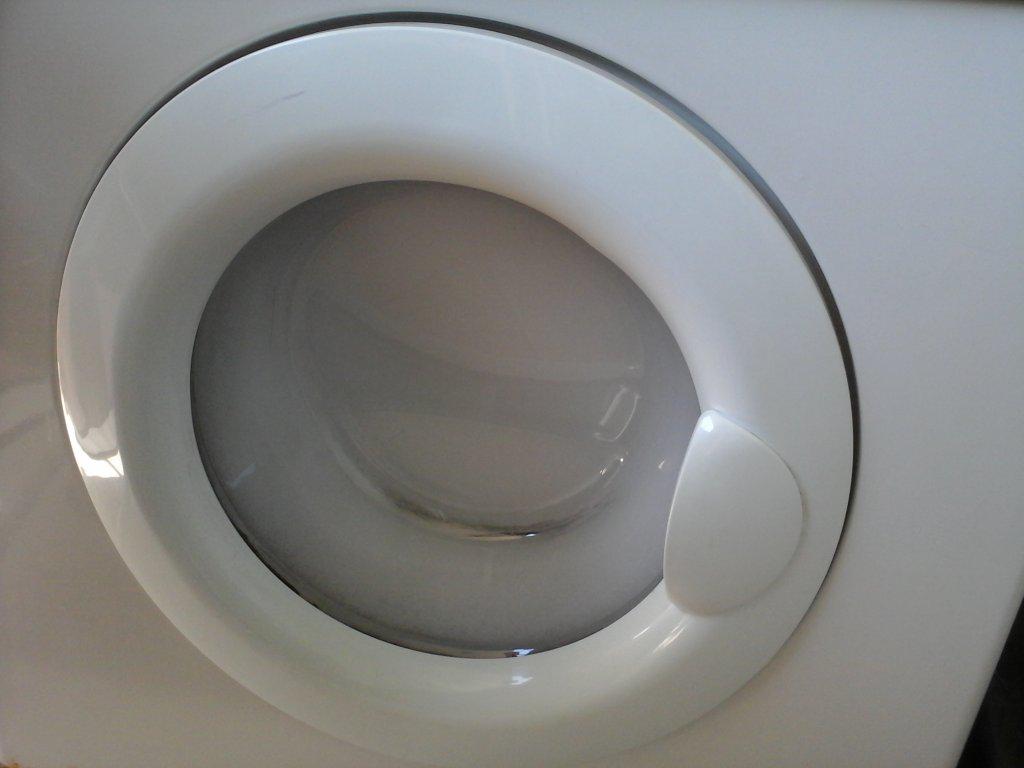 soyamigaD's tweet photo. Olvidé que ya habia jabon; dos tapitas, algun dia bajará la espuma #mentefragil. http://t.co/rBQUiVi2X5