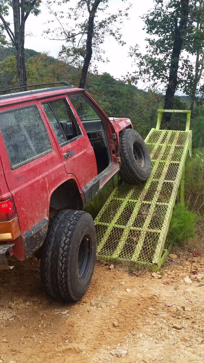 ChrisDanielle3's tweet photo. #cherrythejeep #sundayfunday #xj #jeeplife #jeep #orvpark @THEJeepMafia @backyardjeeps @backyardjeeps http://t.co/ksRi3oxOBR