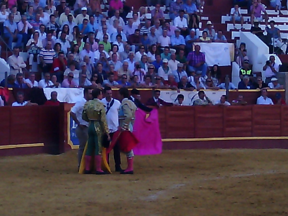 cnoroestetv's tweet photo. Emotivo brindis de @Eloyhs6 http://t.co/EtQ4Nl7KSU