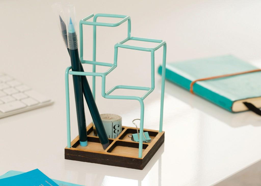designmilk's tweet photo. A 3D Desk Organizer That Looks Like a Sketch  http://t.co/csBLUYTG7H #fromthearchives http://t.co/57ylct2Tck