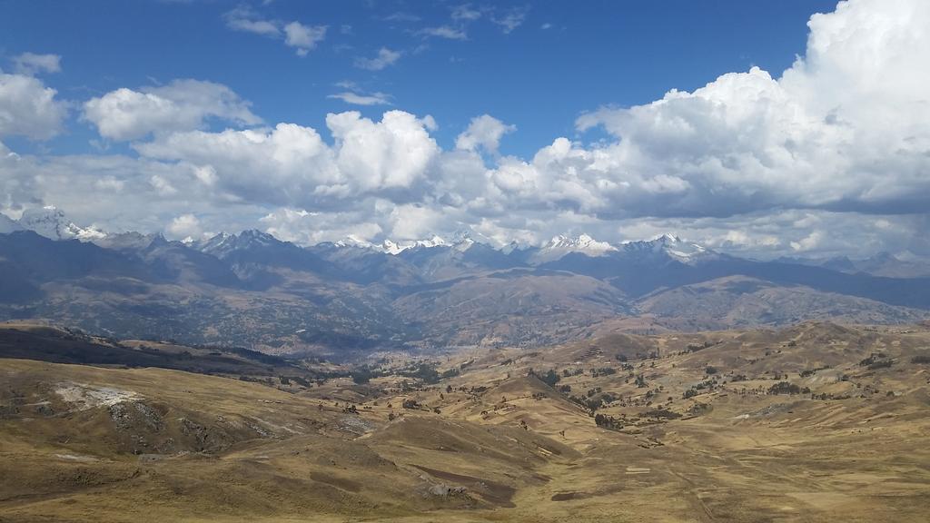 Avideliberte's tweet photo. Sur la route pour #Huaraz, le #paysage est dingue mais le mal des montagnes commence à se faire ressentir ! #Perou http://t.co/dFKT0bGetn