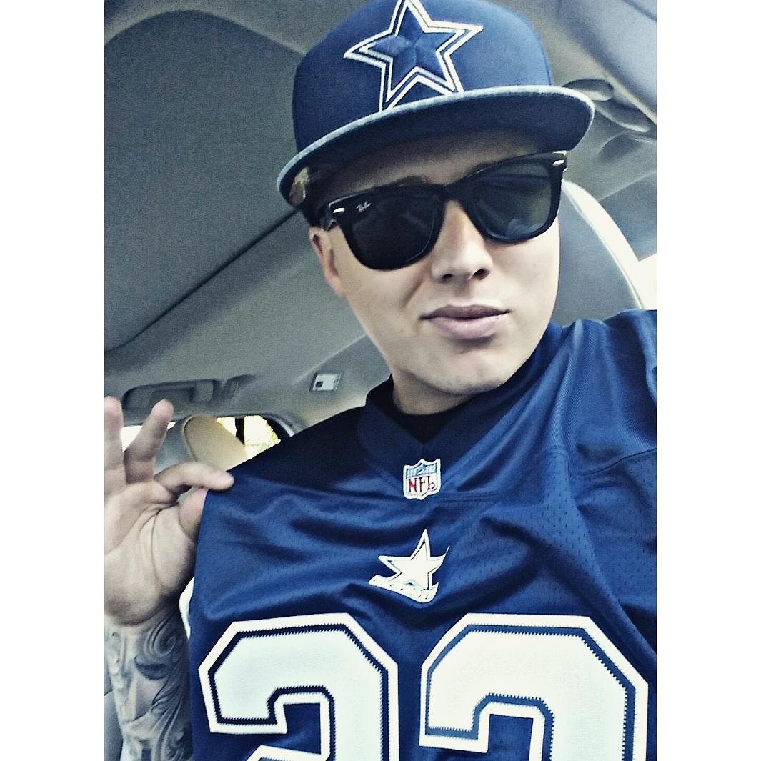 MaseSinatra's tweet photo. Cowboy not a Niner or a Raider had that all black benz I aint never had a scraper! #REALWHITEBOY http://t.co/GM3HTPjcWY