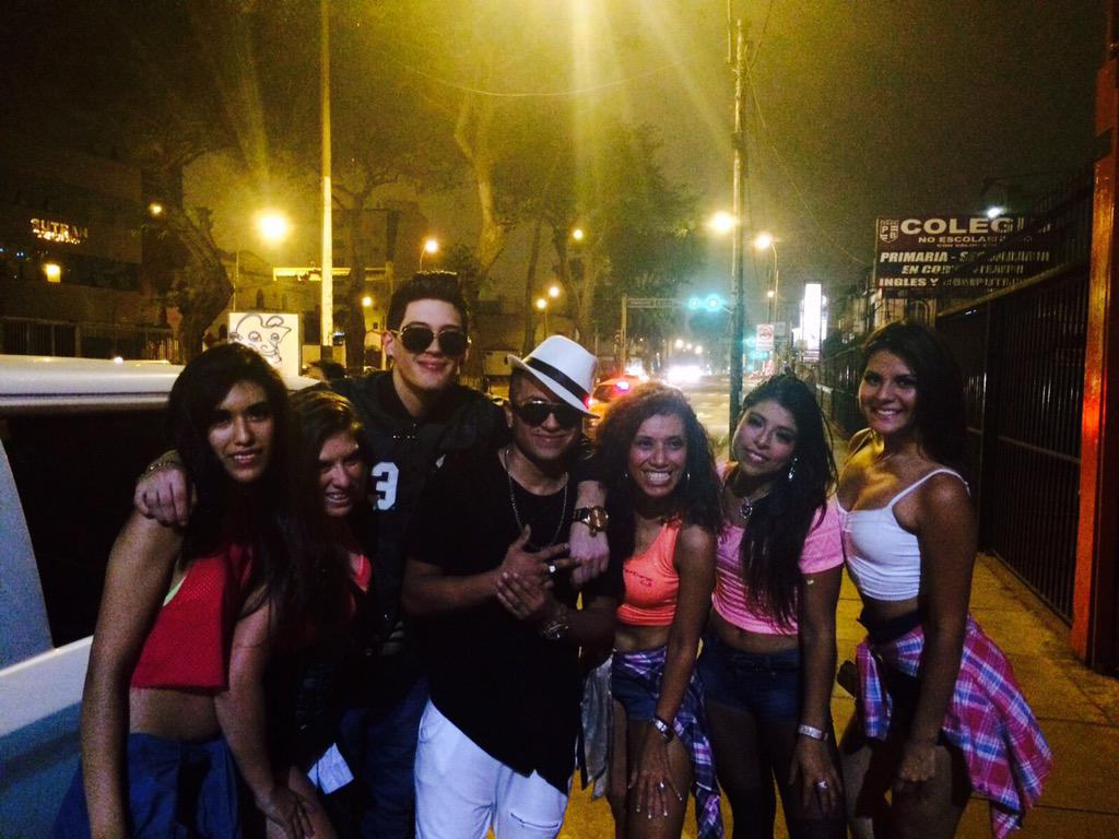 OP2015PERU's tweet photo. El team de instructoras de FK DANCE® estuvieron con @jhonydemian #Funkando #BajaBajaSubeSube #FkConTodo http://t.co/p1Twlko0z1