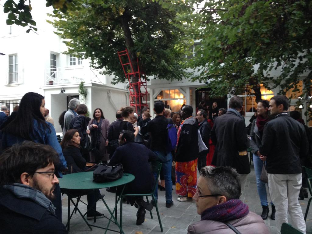 FDEDM's tweet photo. An excited crowd awaits the opening of #UR @albassamarticle @ReidHall_CU http://t.co/h01GLEmBAm