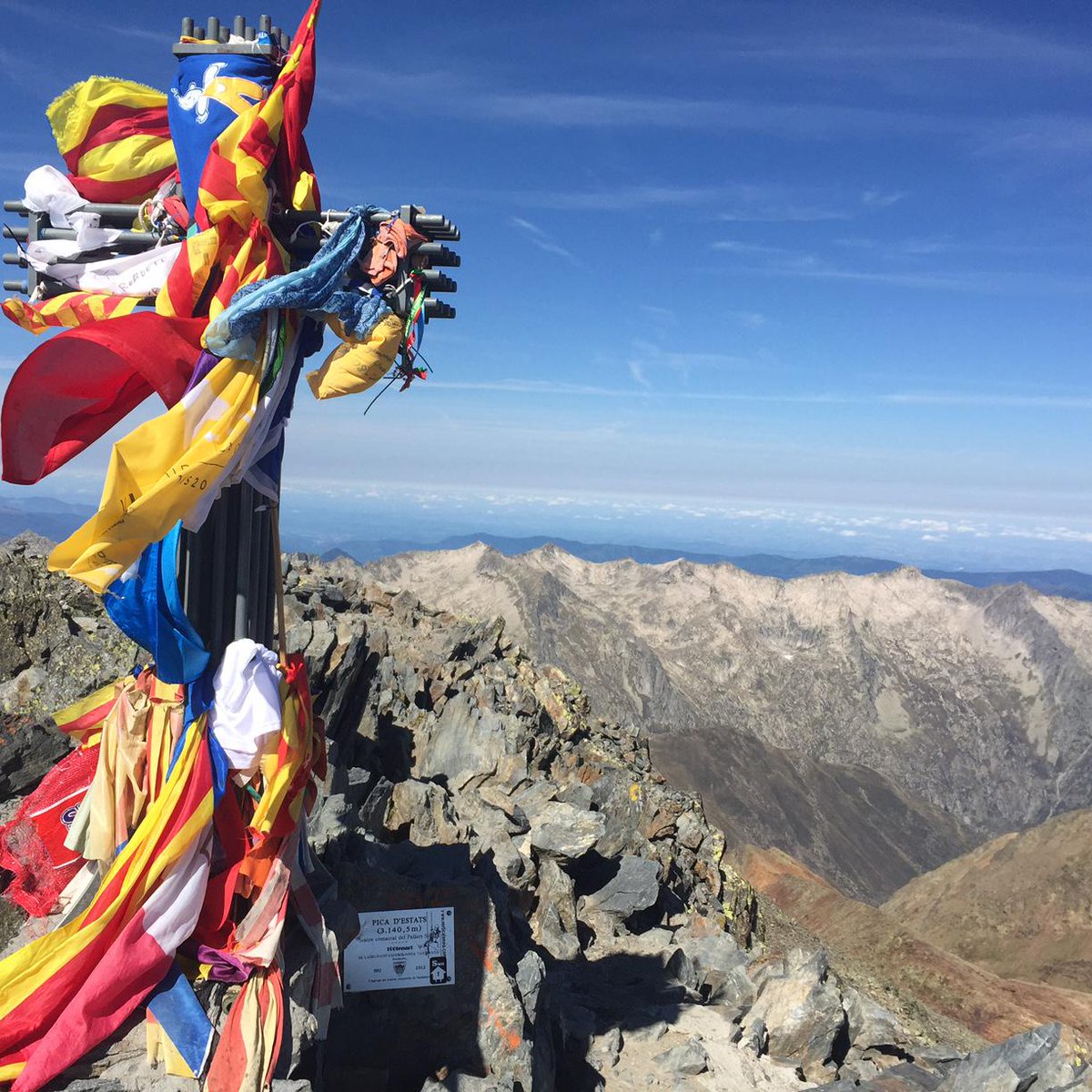 TRESCANTrutes's tweet photo. Pica d'Estats. #pallarssobira 20 Km 2100m+ 
http://t.co/eBIBWmNmHC
#trescantrutes #picadestats #Prineus #Pirineu http://t.co/iVmf8RQqj7