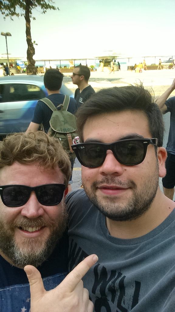 gonzloooooo's tweet photo. @Heinekencl todo lo bueno tiene su fin, modo despedidas #FestHunters #HeinekenLife con el @el_ciempies http://t.co/6MwjiJmvFW