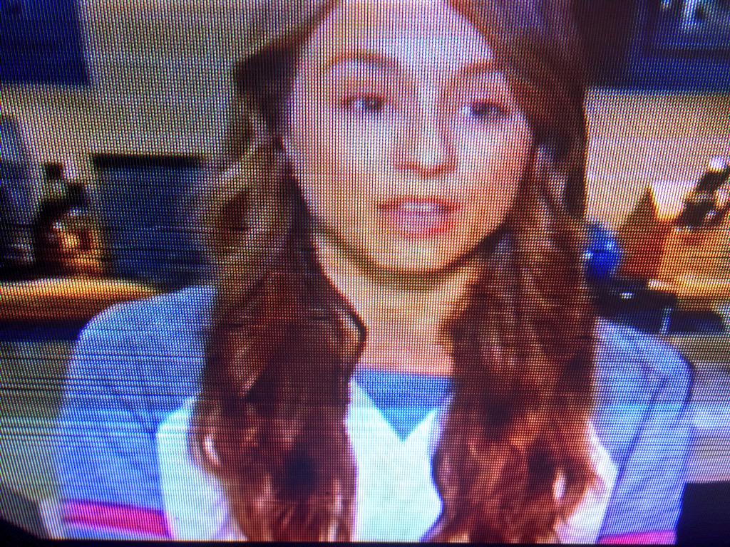 BersabehS's tweet image. Lucy &amp;amp; Troian on Enews talking about the #PLLTimeJump 
#PLL  #PLLArmy