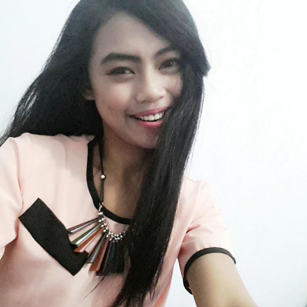 NiiaPhada's tweet photo. Jam segini Lapar. Mungkin dgan selfie bisa menghilangkan lapar :) http://t.co/IiA22lF7Ud
