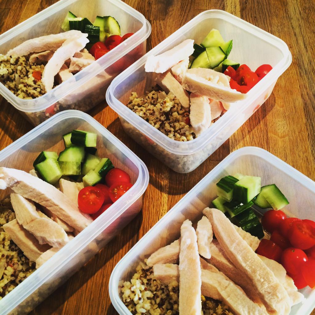 It's Sunday night, we meal prepping! 

Red &amp; white quinoa and bulgar wheat mix with peppers and onion.

#food #prep