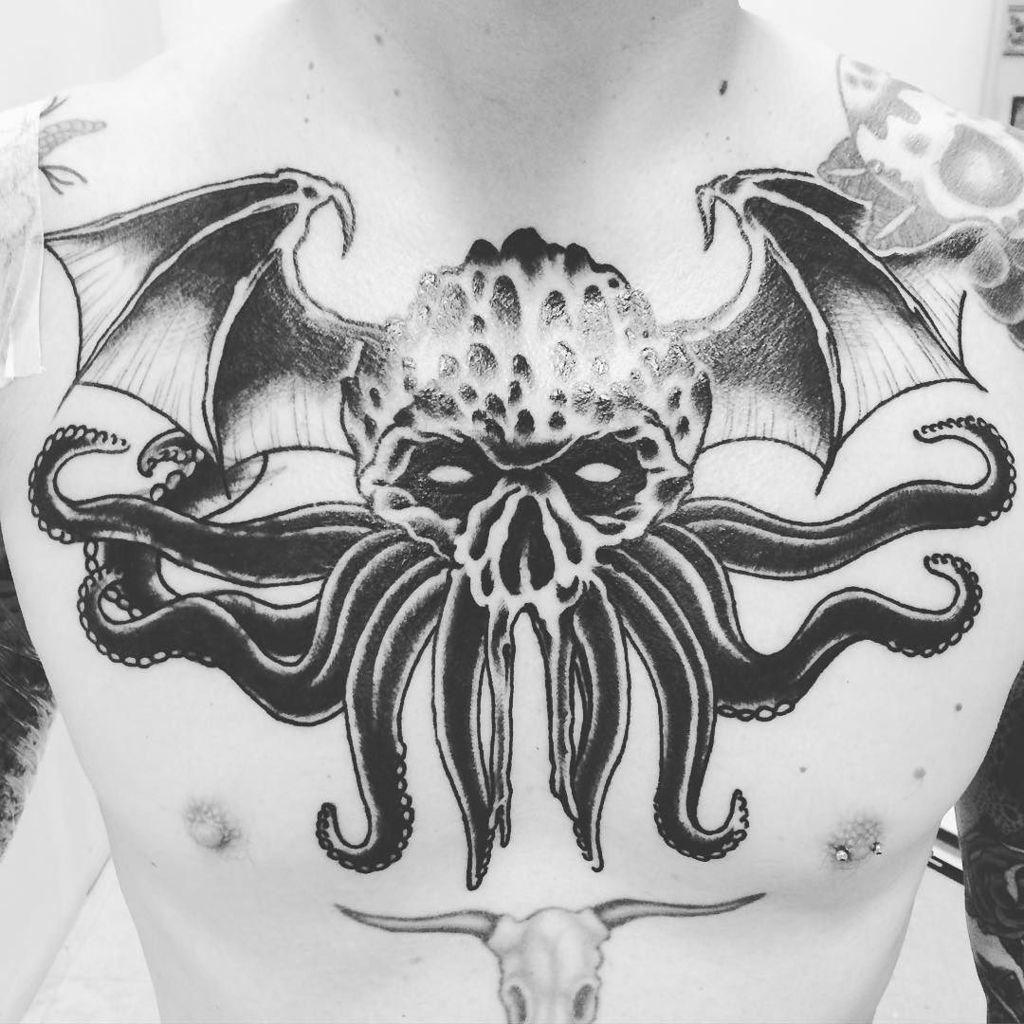 cthulhu_project's tweet photo. Healed #kthulhu on Robert!! 🐙 by tatueringsmaskinen http://t.co/bjyY6UVTl0 #Cthulhu Magazine http://t.co/u5amUypPF2