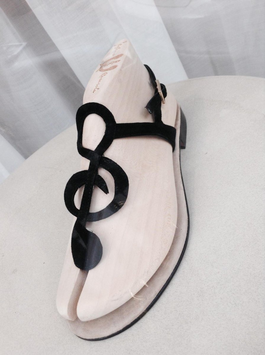 operachic tweet media