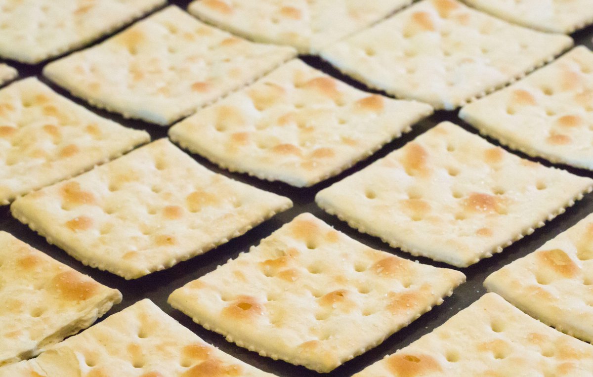 bepreppered's tweet photo. Take a look at very simple and quick ways to make crackers.http://t.co/GOqKJqp4eW http://t.co/TgreqRGh5T