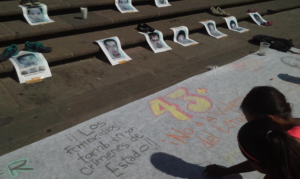 ULibres's tweet photo. Los #Feminicidios también son crímenes de Estado, No a la violencia del Edo #AyotzinapaUnAno http://t.co/tQHiCj5axH