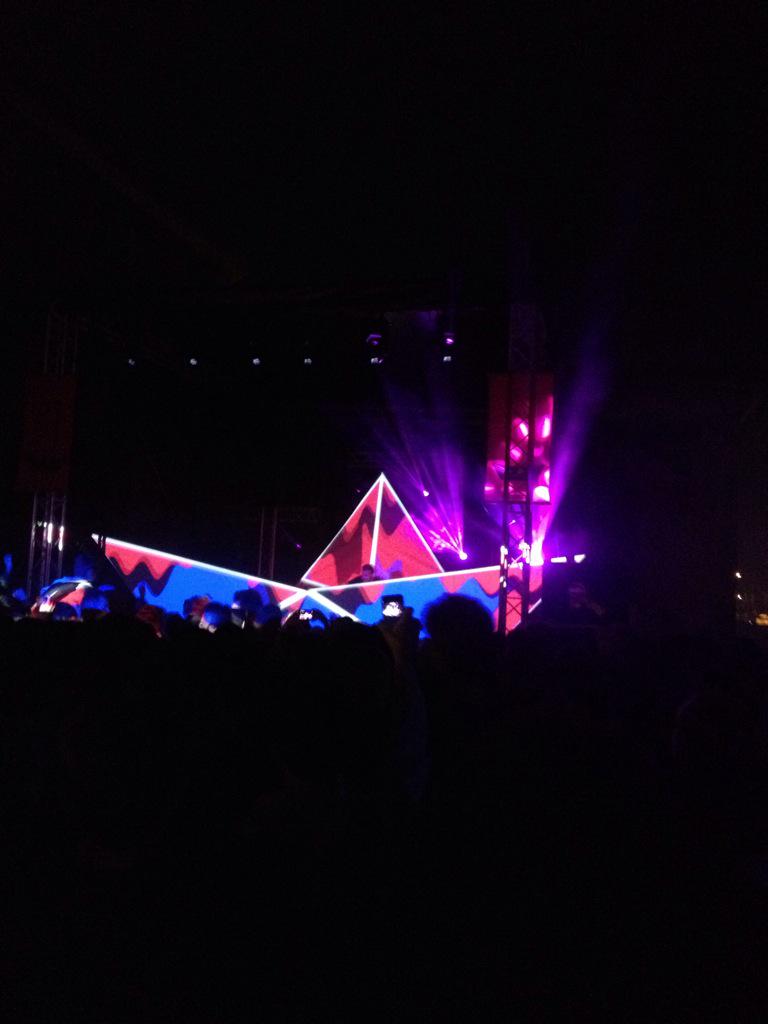 Le_type's tweet photo. Gros BIP UP à l'équipe du @RoscellaBay et aux artistes présents pour ce weekend fou !
À l'année prochaine... #RBF2015 http://t.co/lzOQGouOLH