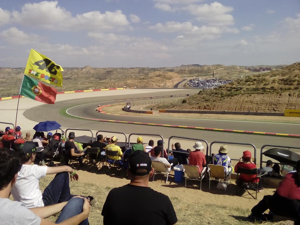raquel_espi's tweet photo. Muy buen día por motorland con @Carlosarbiol14  #Gas http://t.co/icHNyMY9wg