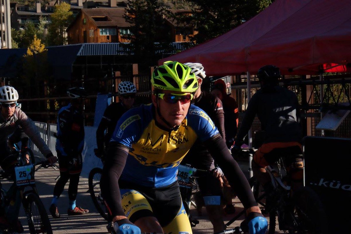 btrakita's tweet image. Chilly start at @OutlierVail XC Sat.  #2XUcompression arm sleeves kept me warm &amp;amp; fresh from arm pump on the downhill