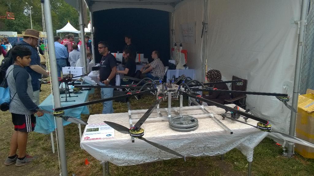 codefoster's tweet photo. Note that's a drone. It can carry 50 lbs. #MakeInventDo http://t.co/zKKaYIUNbB