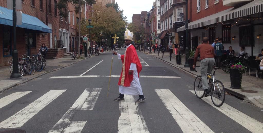 Runnin' the streets #PopeFrancis #PopeInPhilly #OpenInPHL #popeninphl #blackpopephilly <a href="/VargaBar/">Varga Bar</a>