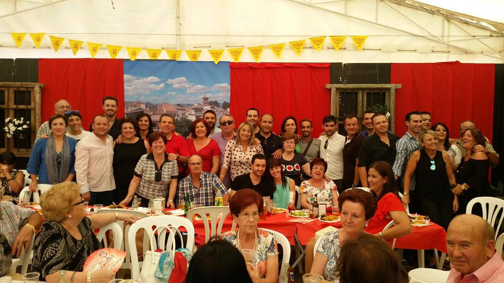 teresajimenez64's tweet photo. Buen ambiente y mejores compañer@s en las Fiestas d Cúllar Vega.Gracias a @jsanchez5082 x invitarnos a compartirlas. http://t.co/TKTm6mYz8w