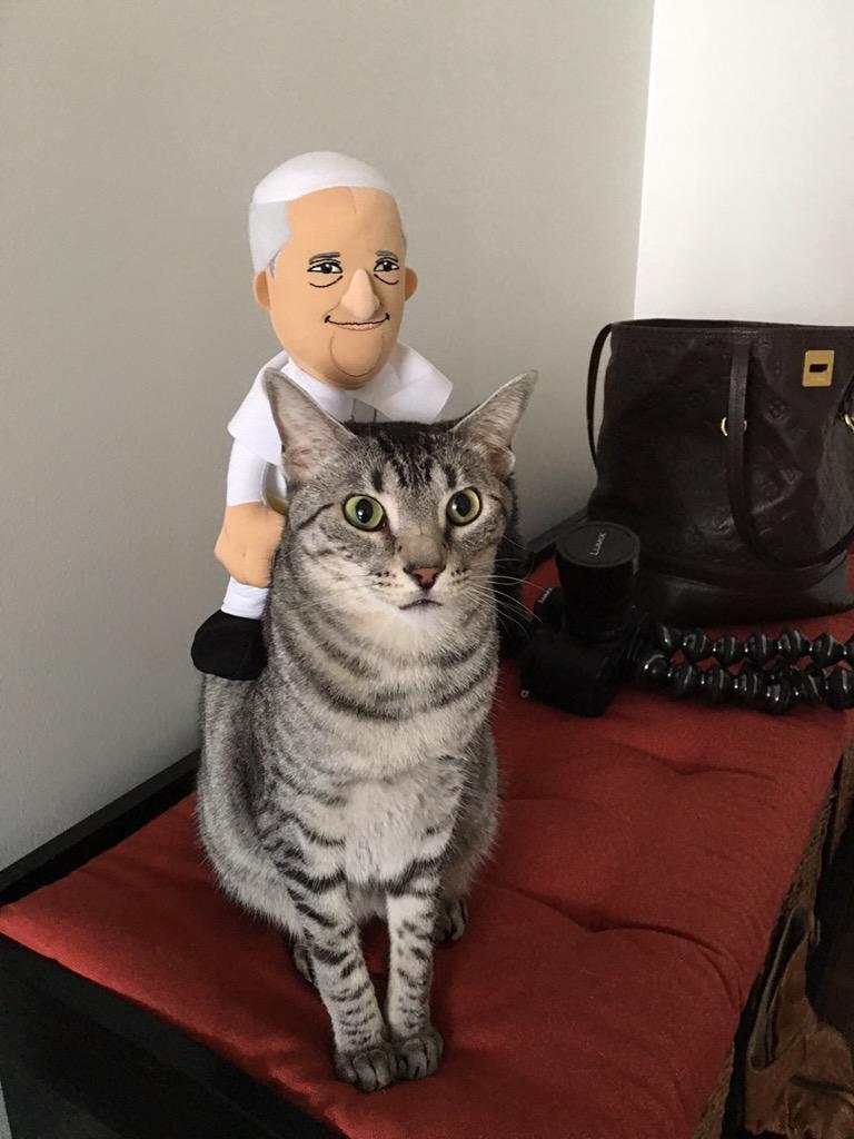 Jessewelle's tweet photo. Nyah and the Pope. http://t.co/sW5syrgEyH