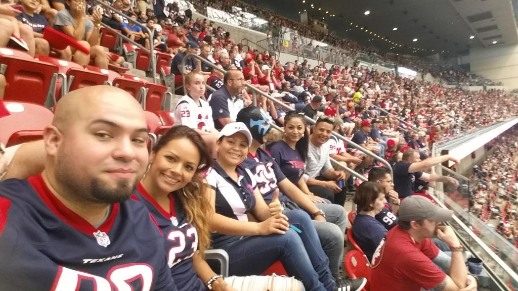adjalam's tweet photo. #somos texans http://t.co/HZ7mHkHZqb