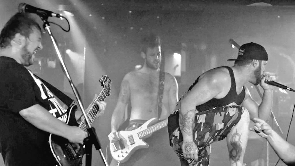 Look at your Periscope tonight around 20:30, a little jam before #bloodmoon