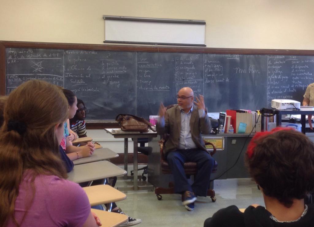 Castellano3CAS's tweet photo. @TobarWriter inspiring lecture at Pittsburgh Allderdice High School #los33 #deepdowndark #the33 http://t.co/A4K5LJGv9F