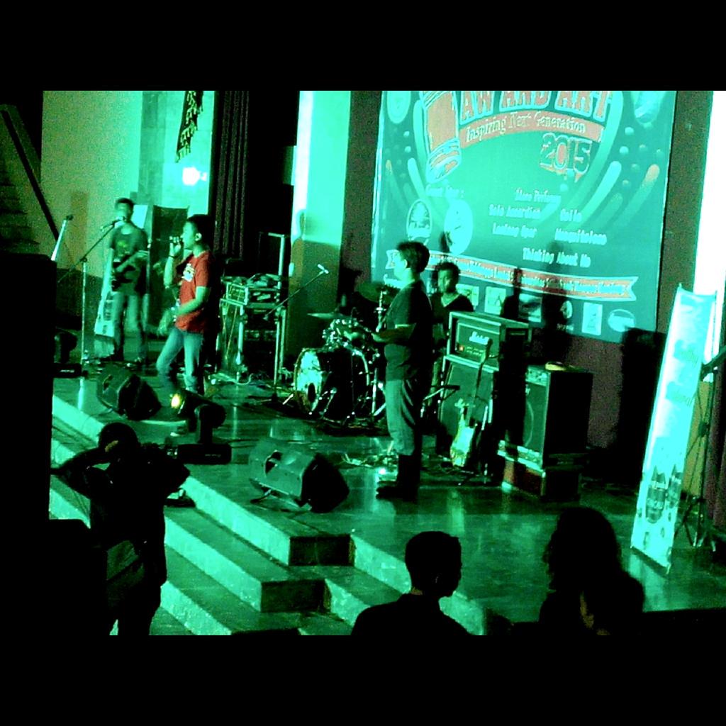 cello atage @Unisbank semarang kerennn,<a href="/serempetgudal/">serempetgudal</a> apalagiiiiii :D