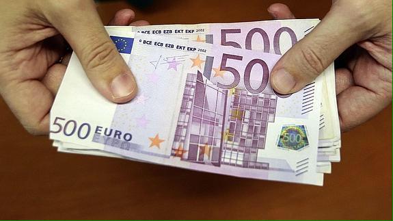 Sr_Dios's tweet photo. Sorpresa durante el recuento! Hay sospechas de quien pudo equivocarse de sobre. #eleccionescatalanas http://t.co/FTLDBo0Bfo