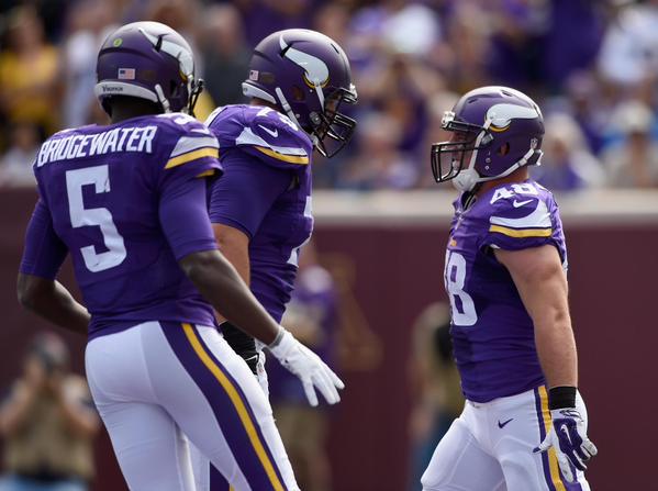 redes_TUDN's tweet photo. Saints 16-17 Panthers
Eagles 24-7 Jets
Buccaneers 9-10 Texans
Chargers 7-24 Vikings
Steelers 9-3 Rams http://t.co/09xwo0NKyC