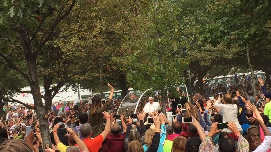 Candice_Henry10's tweet photo. There he is! I was able to get some great shots with my good camera that I'll post later. #PopeDFM http://t.co/MCqNkyzDqD