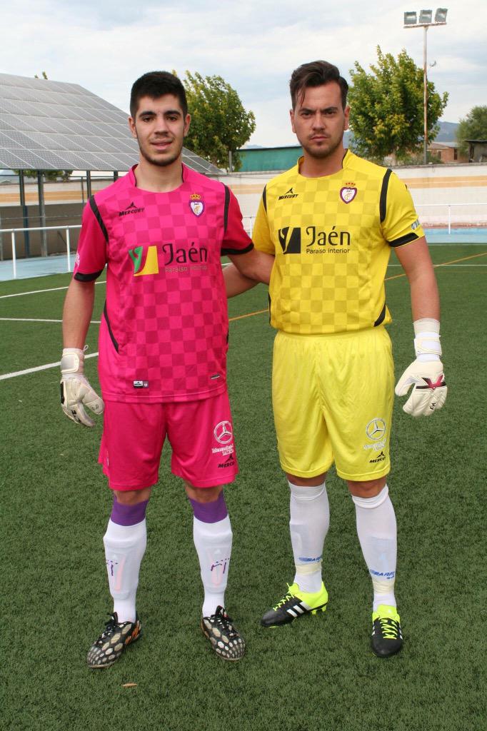 curritosutil1's tweet photo. Ayer volvimos a calzarnos los guantes y las botas con un porterazo a mi lado @JuanmaOlivares #HalaJaen http://t.co/NGOR7ekMvD