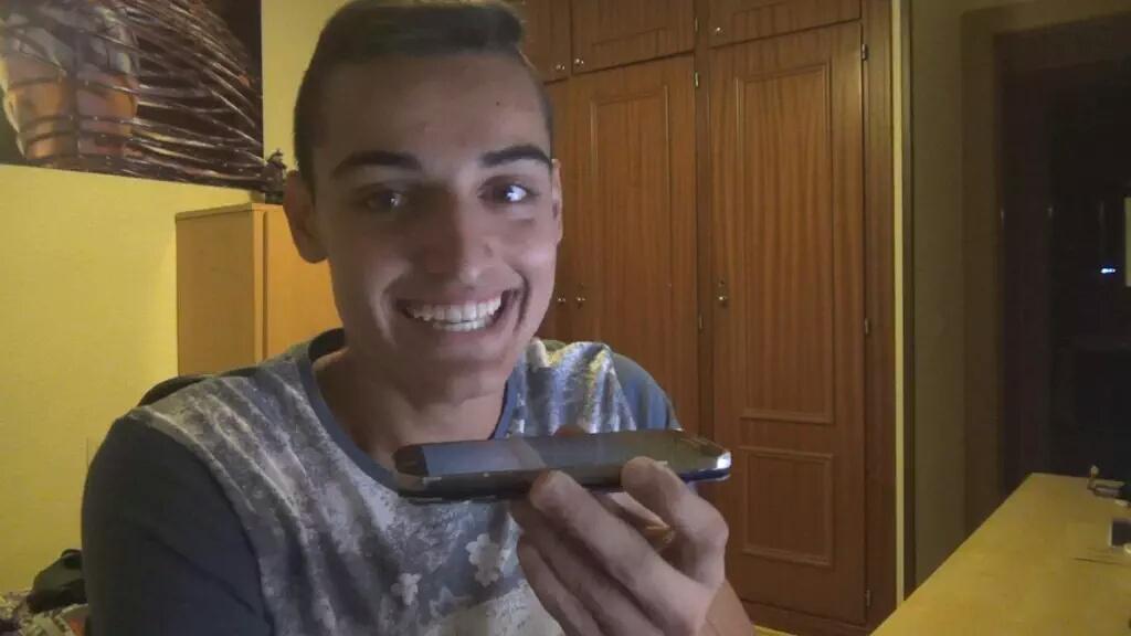 Telecinco5_Tv's tweet photo. Los YouTubers @Granbomba y @AndrosLB se van a vivir juntos a Madrid, al parece ser "Gandros" existe. 💝 http://t.co/1TxontaNDY