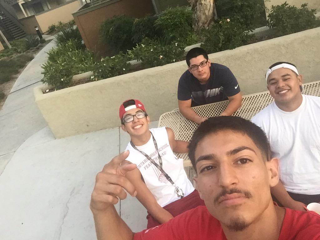 alex_alexca's tweet photo. 4/5 bum squad #missingjustin http://t.co/Qq67K7qoAB