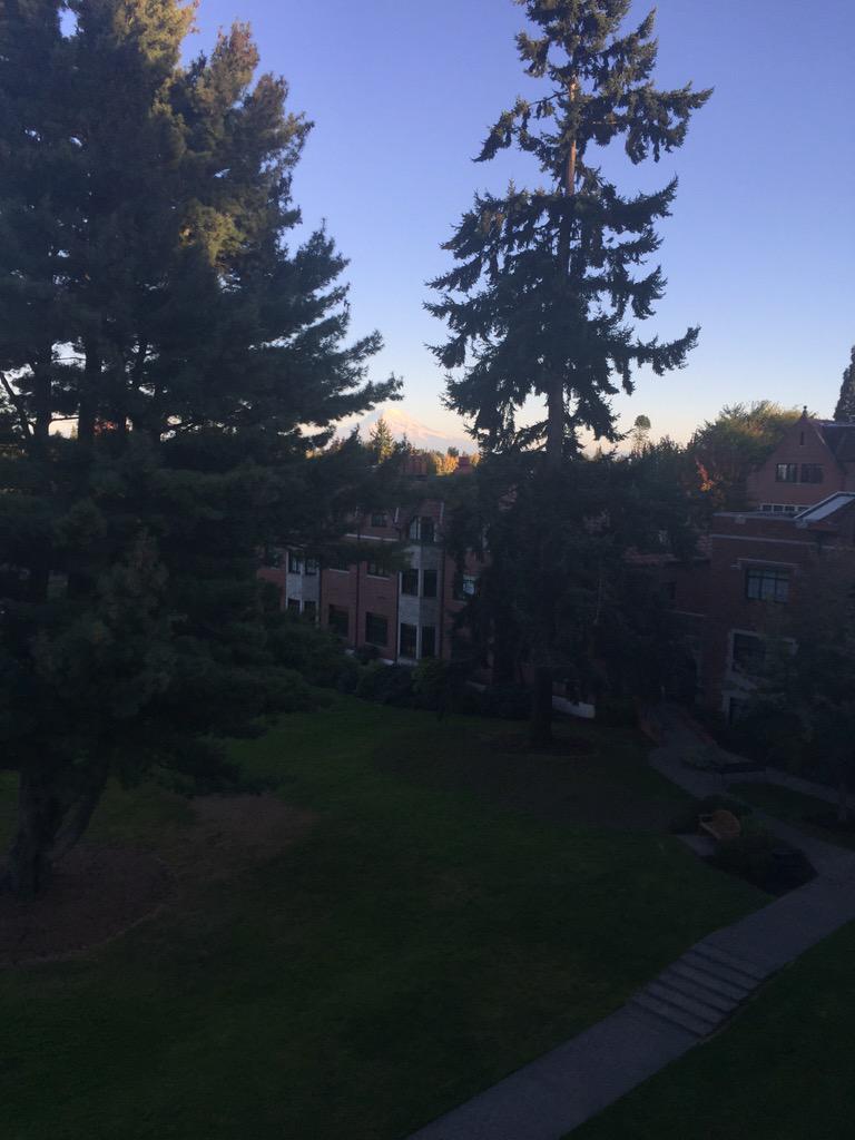 kyla_richards27's tweet photo. If you look close you can see my fav mountain ☺️ #dormview http://t.co/xsdX5RMmxx