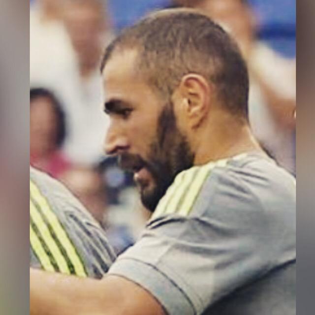 MrsElena_M's tweet photo. @Benzema #KB10 #KB9 #BenzemaPerfectPlayer #benzema π₯πππ http://t.co/gUd2onty41