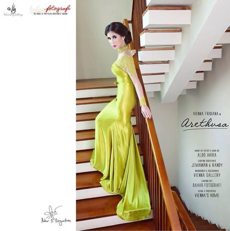 #aldoakira #makeup and #hairdo for <a href="/viennafriidiana/">Vienna Fridiana</a> owner <a href="/ViennaGallery/">ViennaGalleryWedding</a> photo by #baharddirgantara