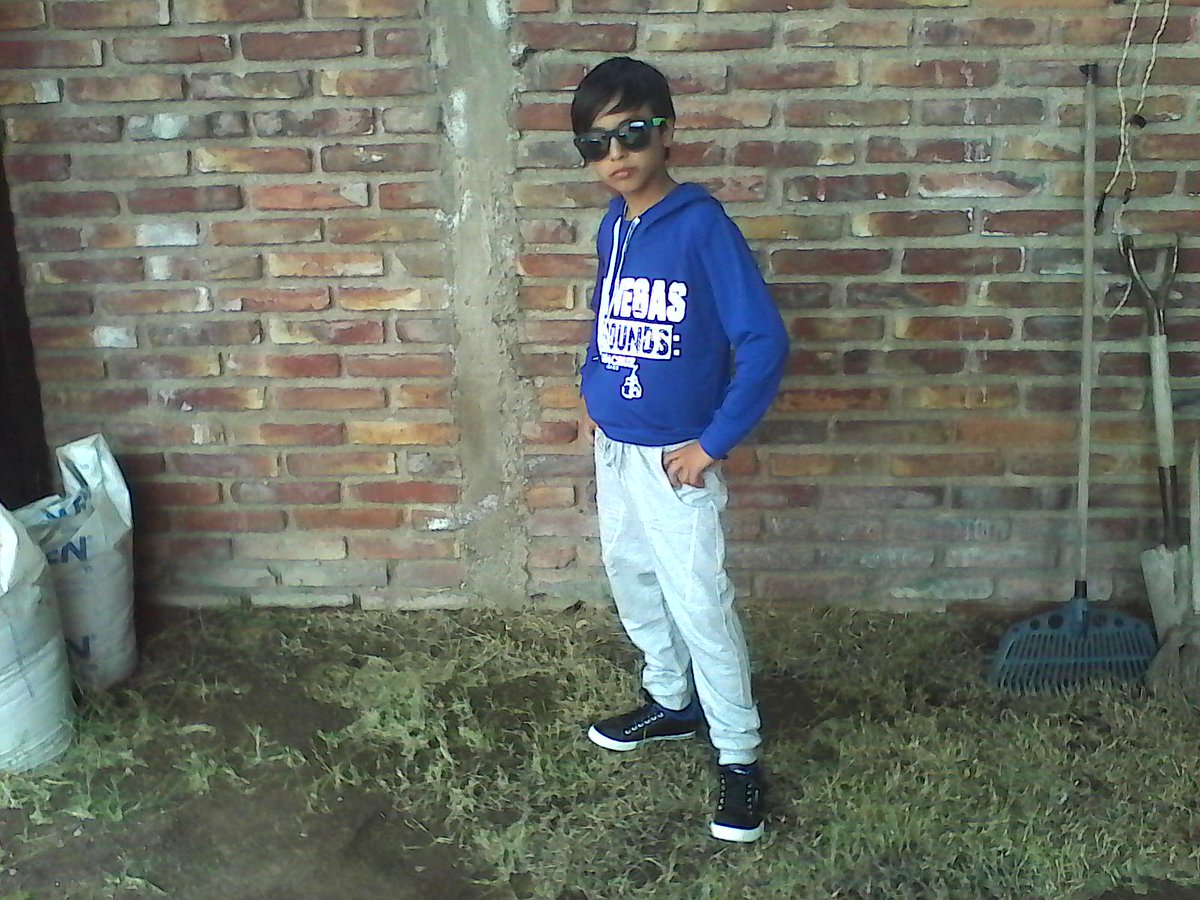1000Nicolas's tweet photo. @leonel_dilan  dilan como andas soy franco zolorza tu compañero de grado http://t.co/DCRdhUbPBB