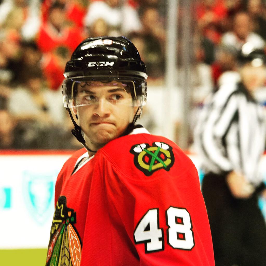 Hinostroza12's tweet photo. Waiting for @Bauner27 to line up at the faceoff #hehasnobrain http://t.co/1UA3aP2iGk