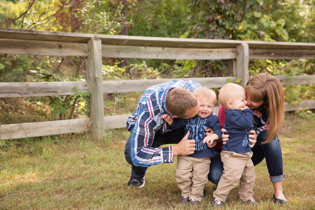 preissdon's tweet photo. April 2016: Preiss party of 5 #preissbaby3 #threeundertwo #babytown #lotsofcardio http://t.co/uBQ7D2HcNf