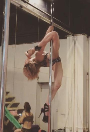 LINE公式Blog更新しました〜 紅音ほたる オフィシャルブログ : 初めてのことは、慎重に② http://t.co/nJcpO293uR http://t.co/OhDzwVUsXR