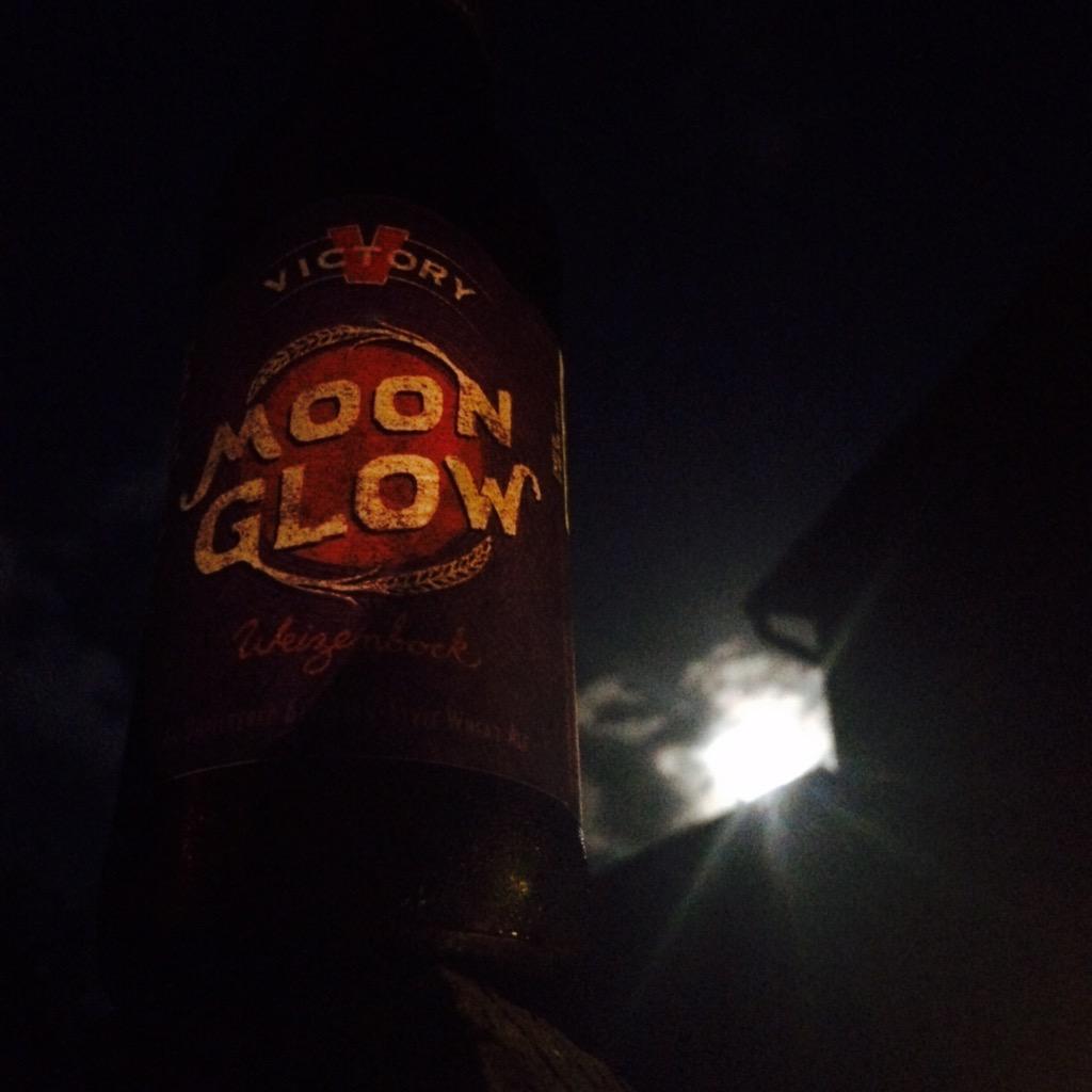 VictoryBeer's tweet photo. Look at thissssss... RT @PJs_Pub: #SuperBloodMoon #moonglow @VictoryBeer http://t.co/dtMjduXMAa ^MB