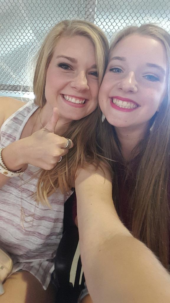 ashley_i6's tweet photo. Little sissy appreciation tweet bc I miss her already 💕 @allyinterrante http://t.co/yUjk9ighXs
