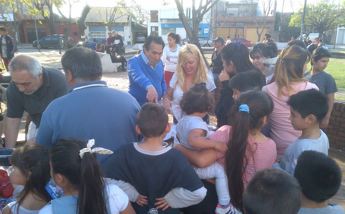 dosurbanos's tweet photo. El @DrHectorLanza con variada e intensa agenda de actividades - http://t.co/pPetoJphdU http://t.co/yFU3Sv1j0A