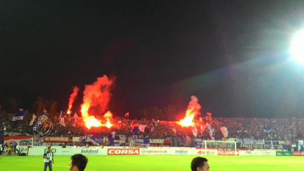 Ultramaniatics's tweet photo. Arema Cronus away vs Bali United
27/09
(2) http://t.co/9YsmVyXsLY