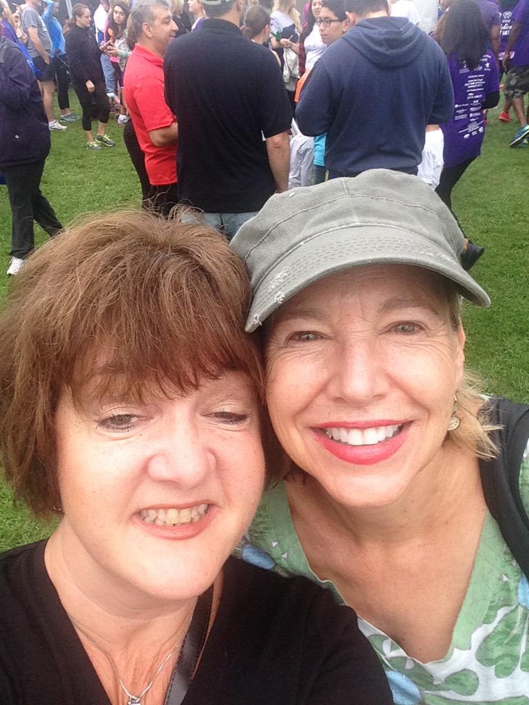 PRLadyKari's tweet photo. My good friend Kelly and I walked in memory of our dads to end Alzheimer's today. http://t.co/6LXdLf6ocj