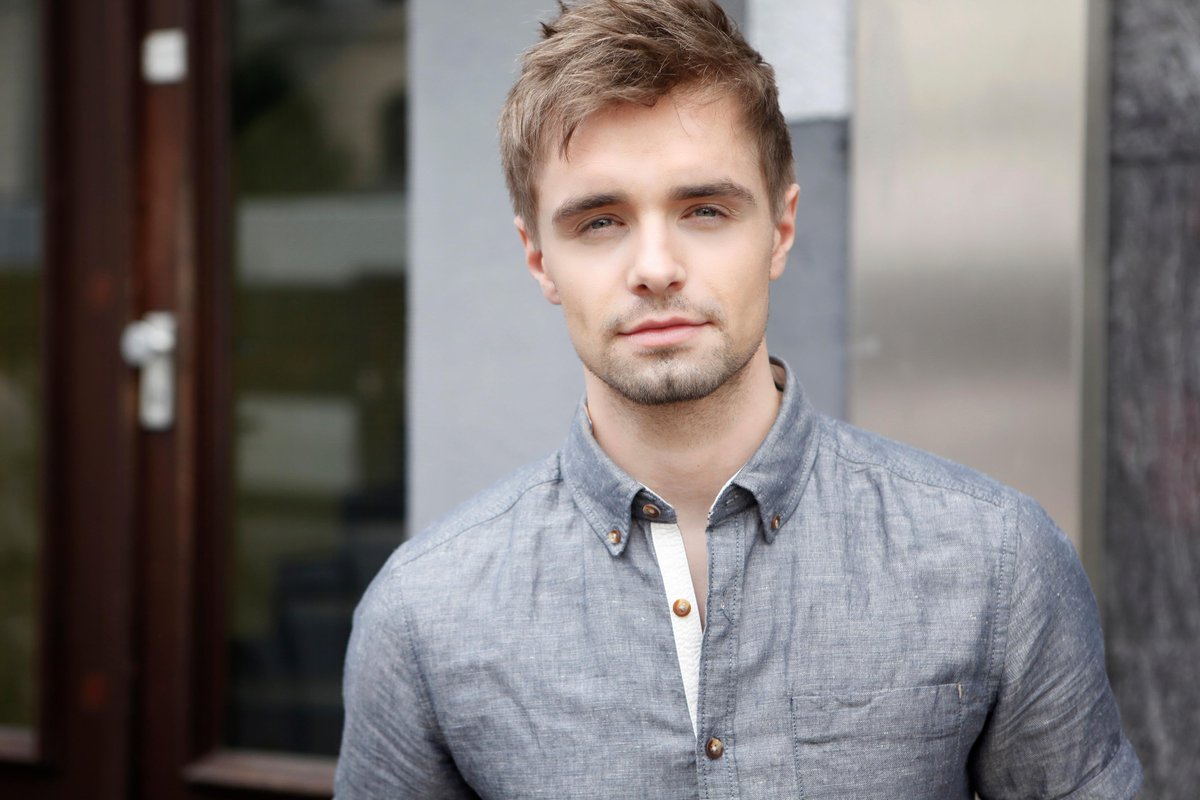 cwatrinfans's tweet photo. His eyes π #chriswatrin #christophwatrin #us5 #stadtkint #singer
I do not own this photo http://t.co/iMmVXmJ4wN