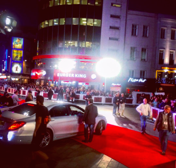 nickcelinomusic's tweet photo. Amazing way to end the weekend in London. @TheInternMovie http://t.co/RLnvkH3oeN